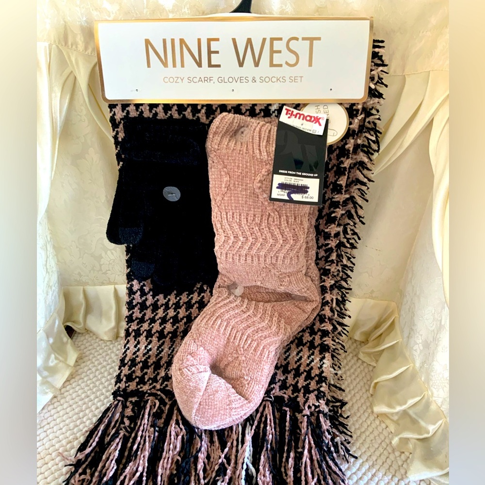 NINE WEST COZY SCARF SET